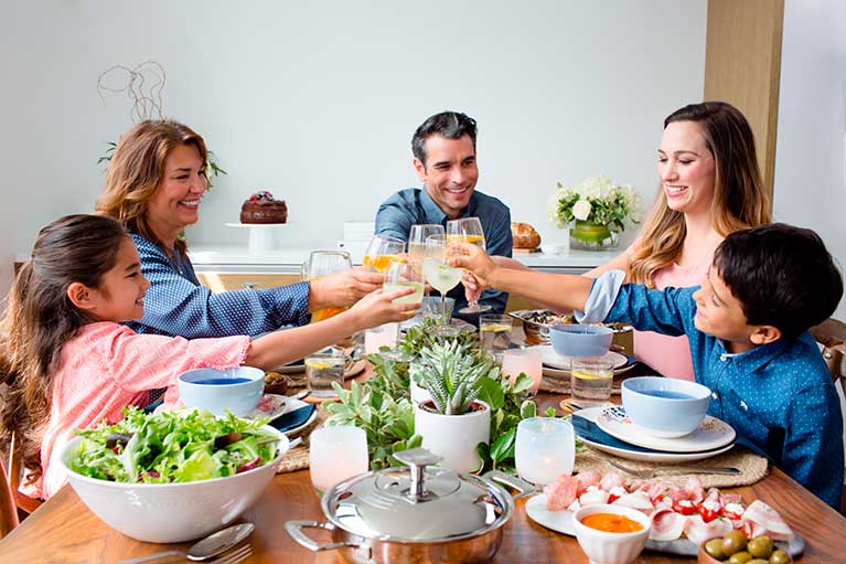 Promotes "buen comer", the art of eating well at home.